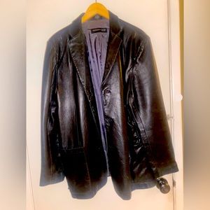 Kenneth Cole leather men’s jacket. Mid length. Size Large